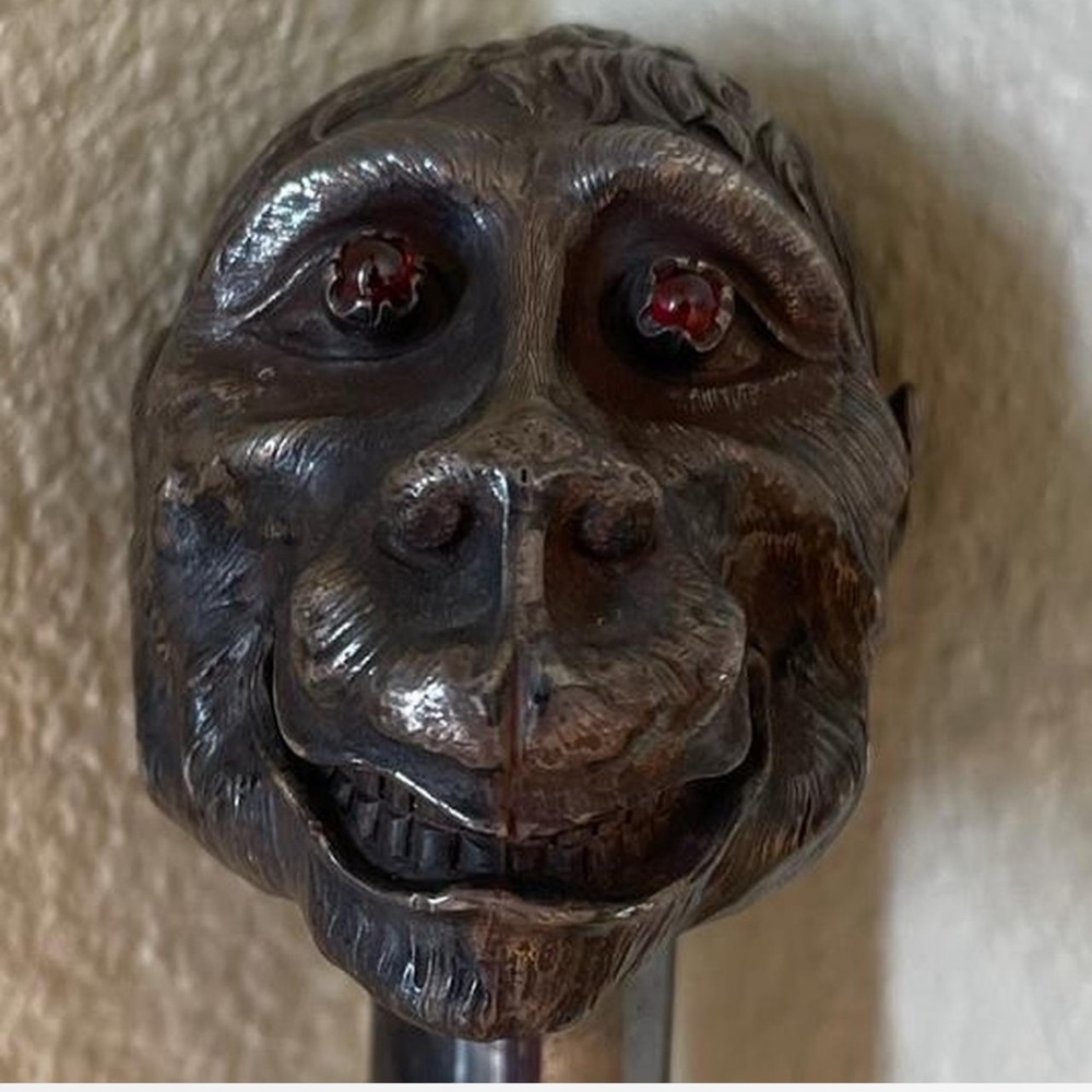 Antique silver Gorilla head cane with garnet eyes〰️